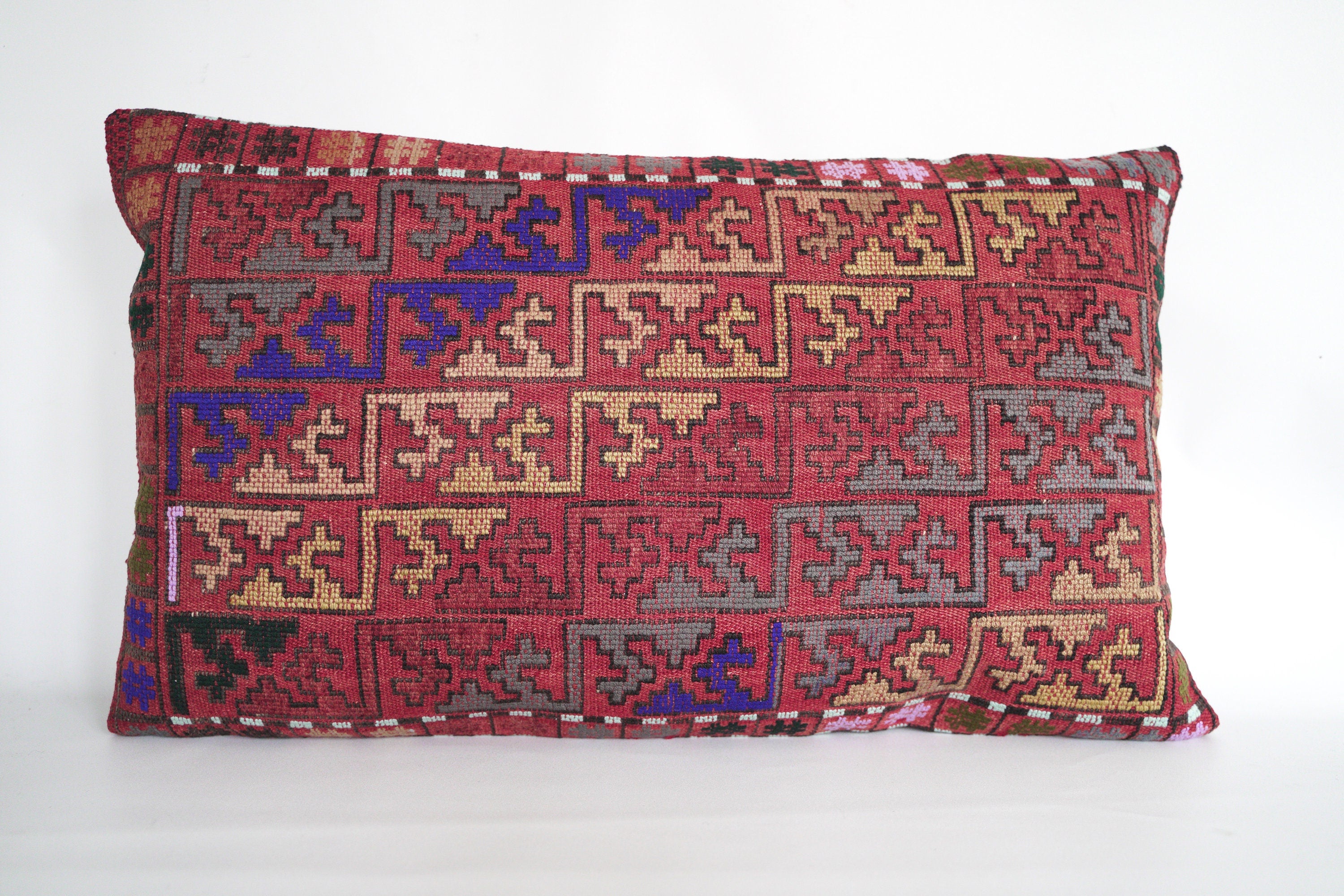 Echtes Nomadenkissen ca. 80 x 50 cm, vom Stamm der Karakecilli aus Anatolien. Nomadic Soul No. 223