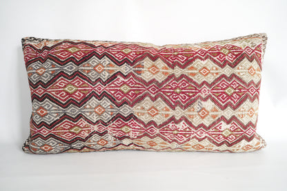Echtes Nomadenkissen 90 x 53 cm, vom Stamm der Karakecilli aus Anatolien. Vintage Kissenbezug.