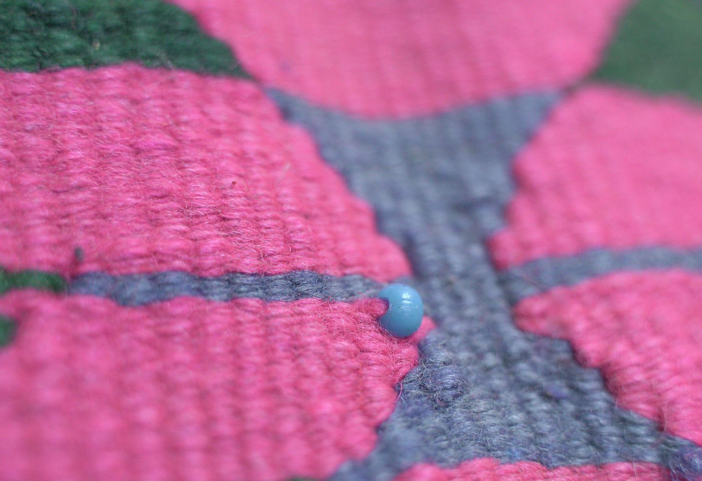 Handgewebter Kelim aus Wolle. 257 x 170 cm.