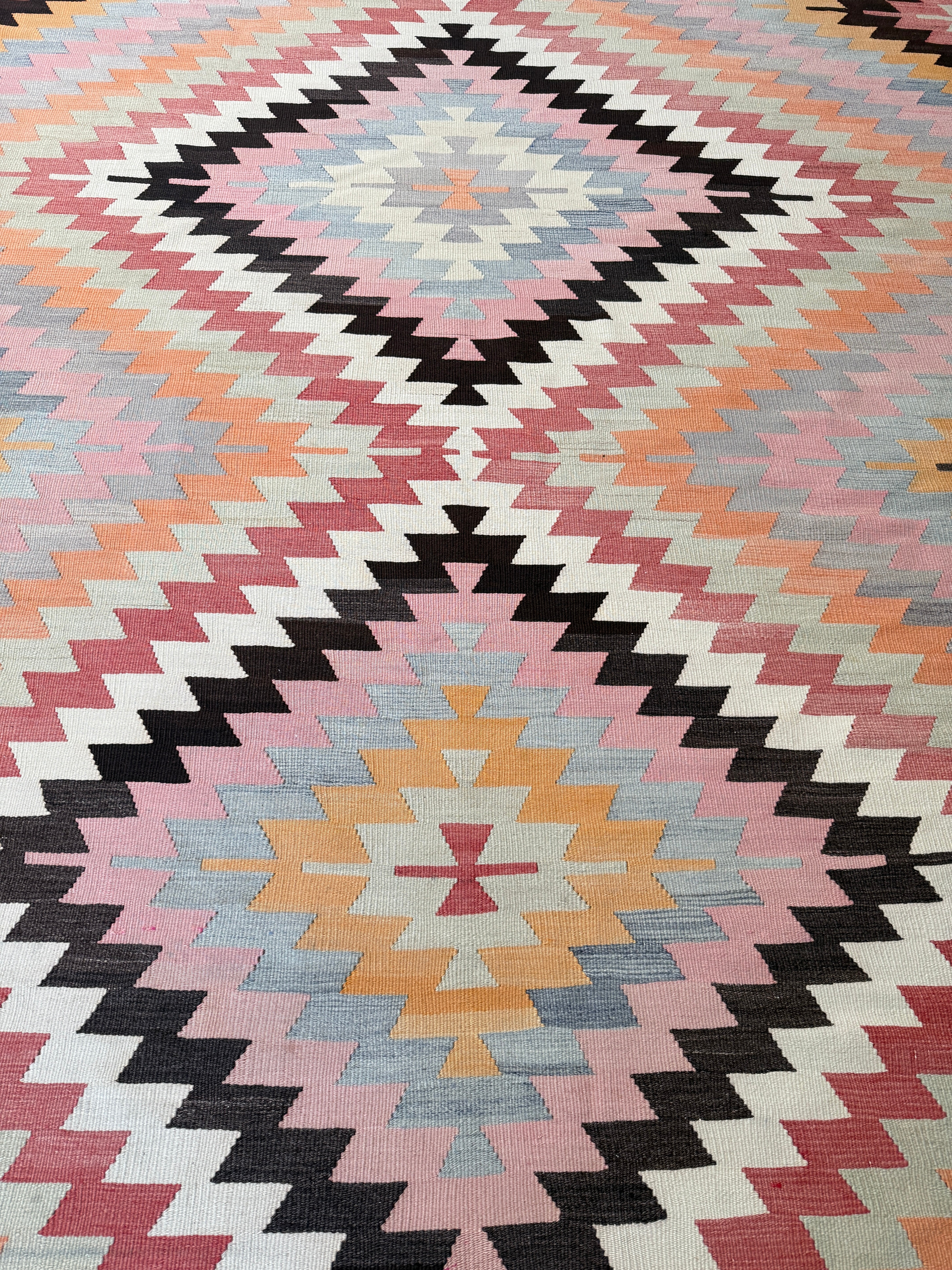 Vintage Kelim aus Denizli – handgewebter Teppich, Wolle, 332 × 205 cm. Anatolian Soul No. 82