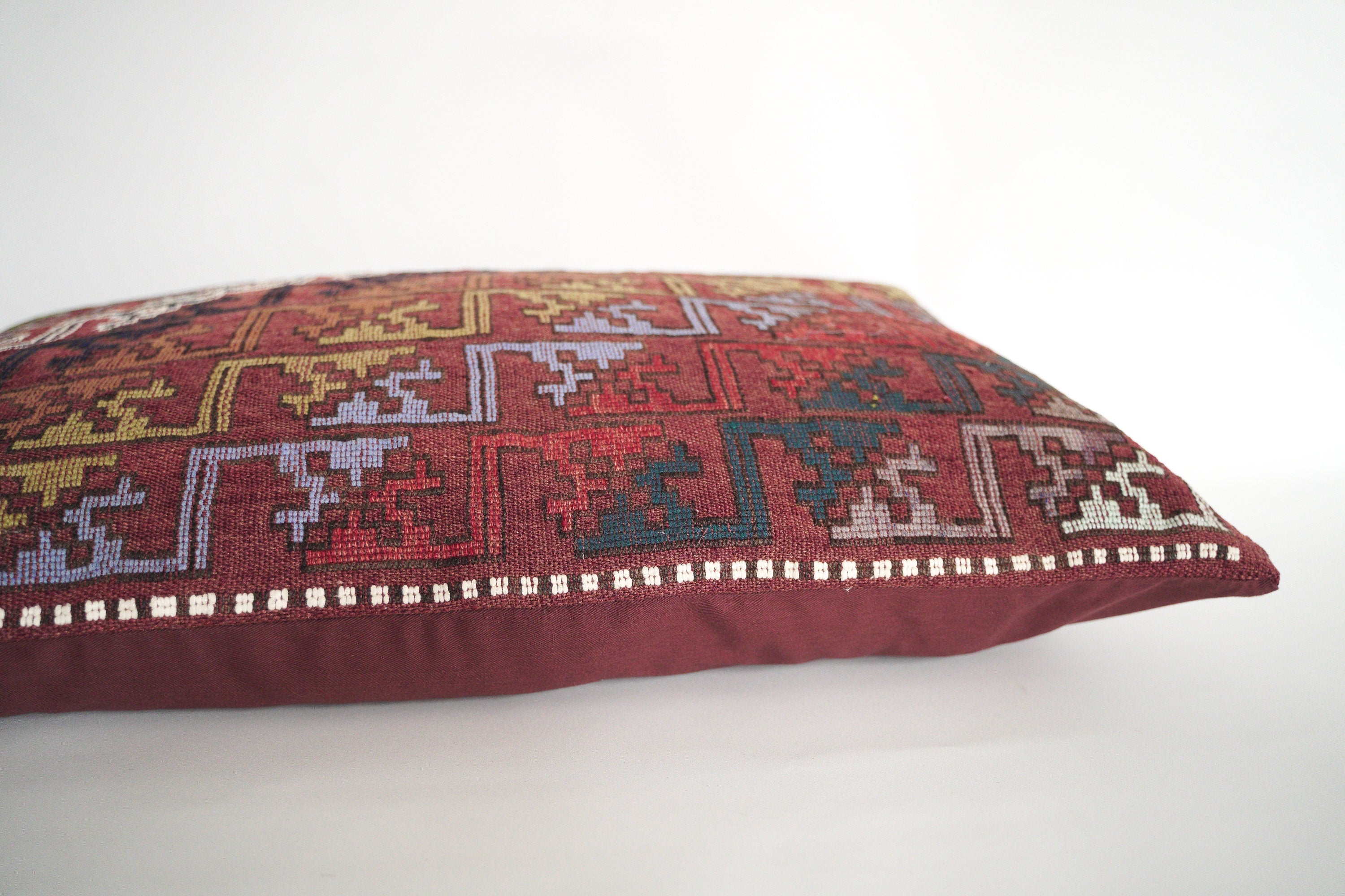 Nomad cushion 80 x 55 cm, from the Karakecilli tribe from Anatolia.