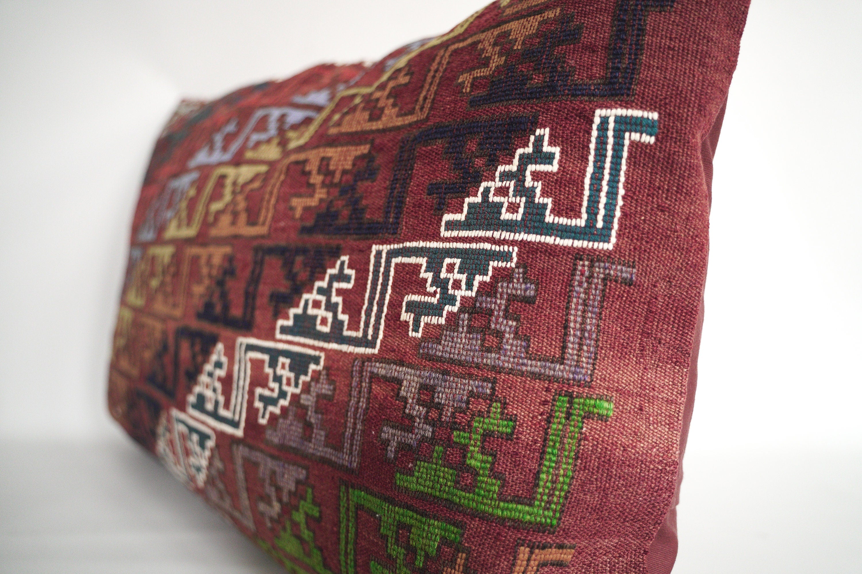Nomad cushion 80 x 55 cm, from the Karakecilli tribe from Anatolia.