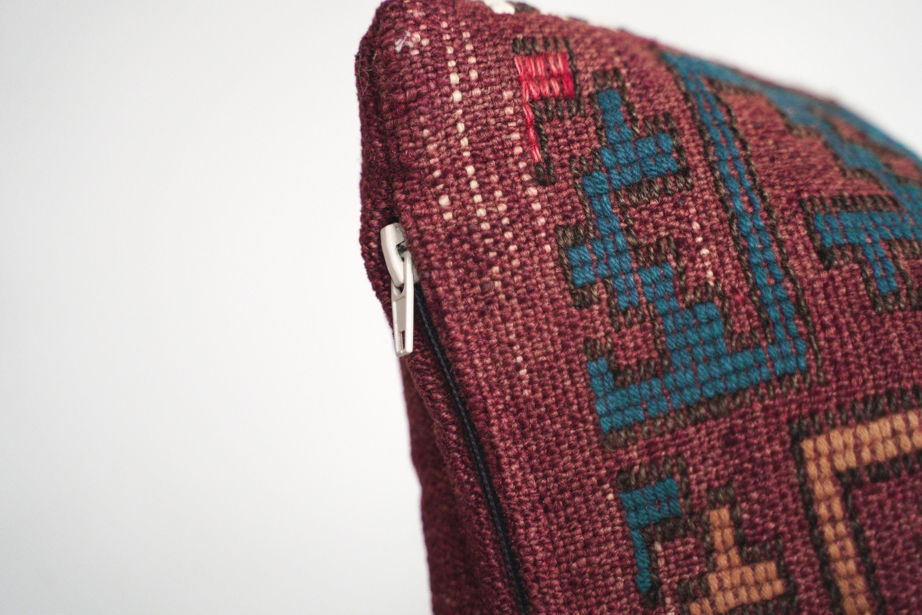 Nomad cushion 80 x 45 cm, from the Karakecilli tribe from Anatolia.