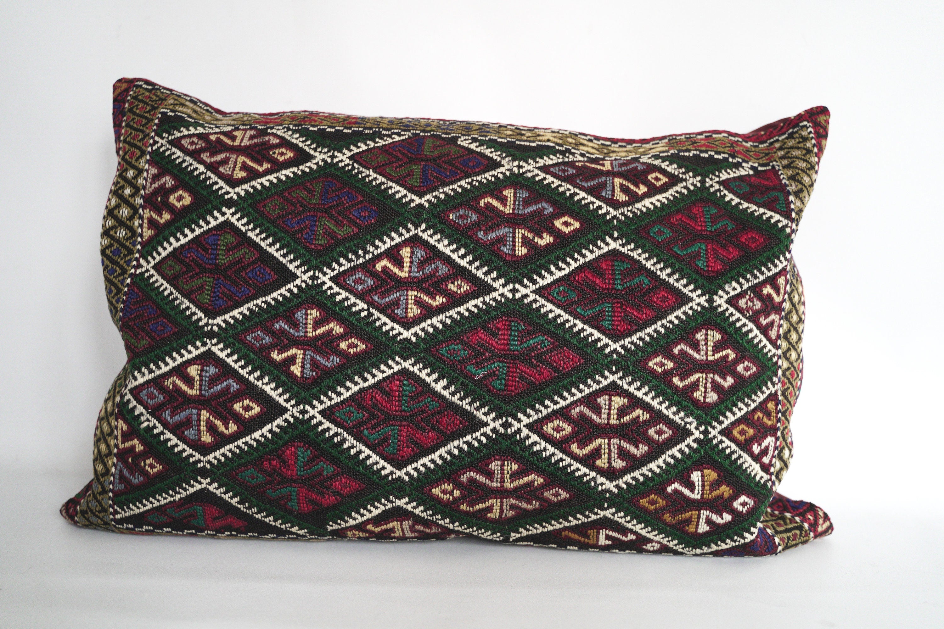Nomad cushion 72 x 50 cm, from the Karakecilli tribe from Anatolia. Vintage.