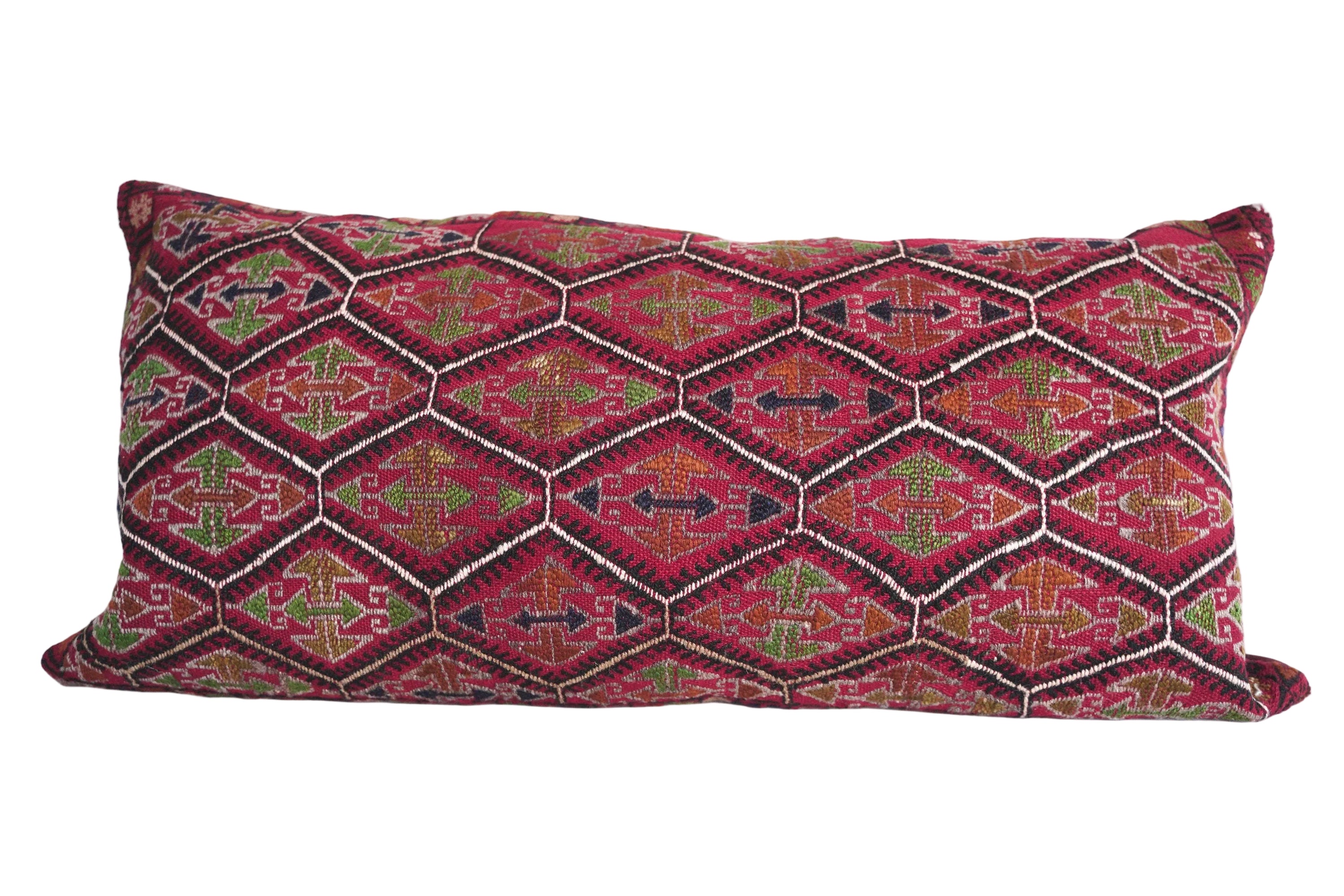 Echtes Nomadenkissen ca. 90 x 50 cm, vom Stamm der Karakecilli aus Anatolien. Vintage Kissenbezug.