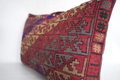 Echtes Nomadenkissen ca. 80 x 50 cm, vom Stamm der Karakecilli aus Anatolien. Vintage Kissenbezug.
