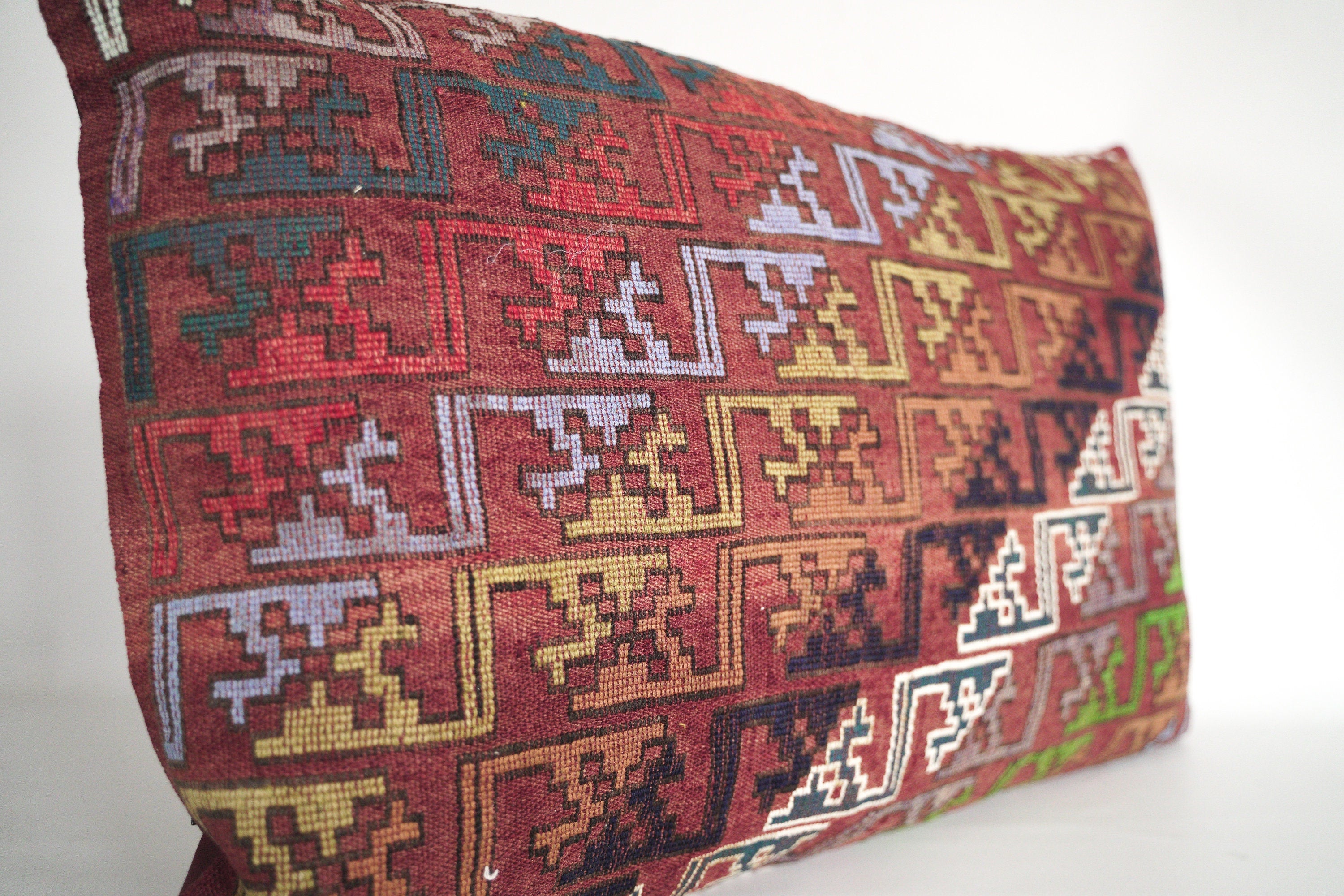 Nomad cushion 80 x 55 cm, from the Karakecilli tribe from Anatolia.