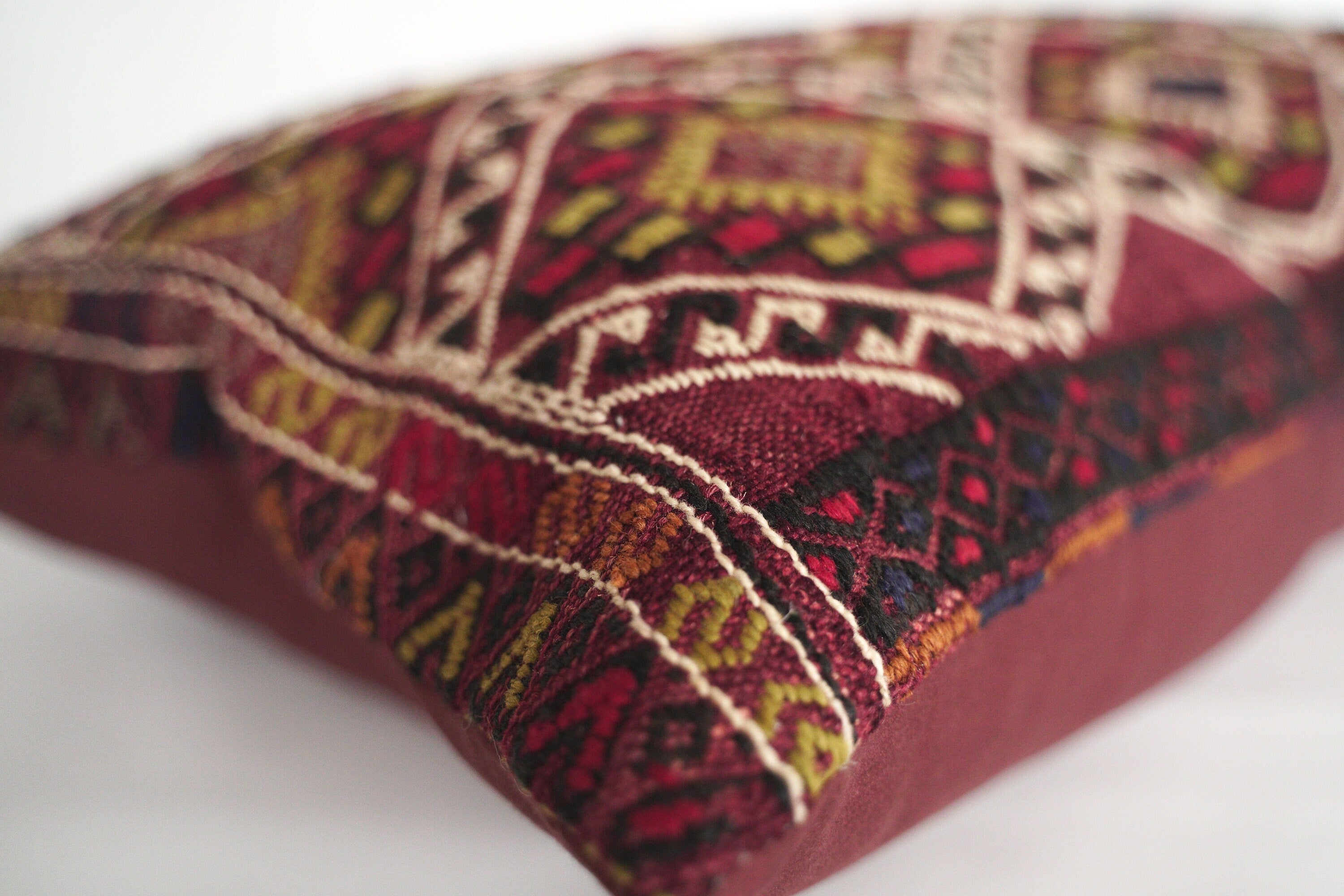 Nomad cushion 70 x 53 cm, from the Karakecilli tribe from Anatolia. Vintage.