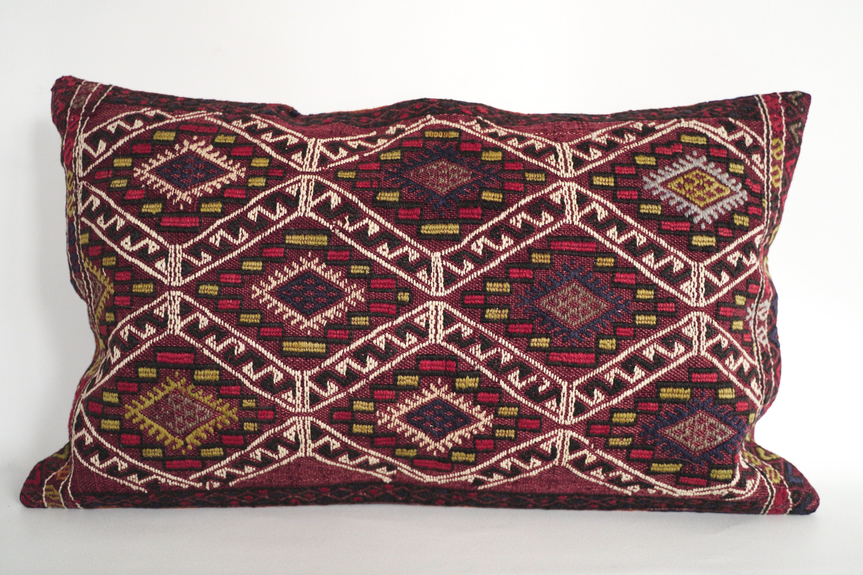 Nomad cushion 70 x 53 cm, from the Karakecilli tribe from Anatolia. Vintage.