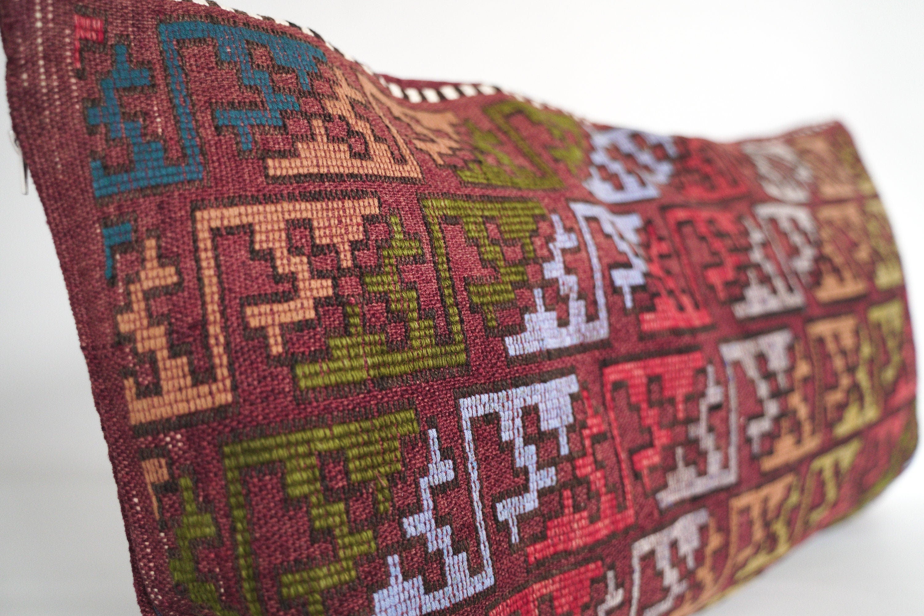Nomad cushion 80 x 45 cm, from the Karakecilli tribe from Anatolia.