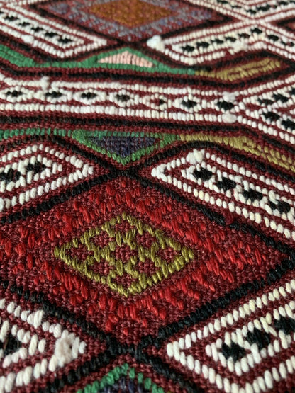 Broschierter Kelim, ca. 230 x 155 cm. Cicim Yörüken Kilim aus Zentralanatolien.