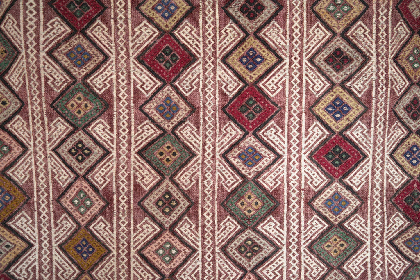 Karapinar Nomaden Kelim. Broschierter Cicim Kilim aus Zentralanatolien, ca. 170 x 125  cm.