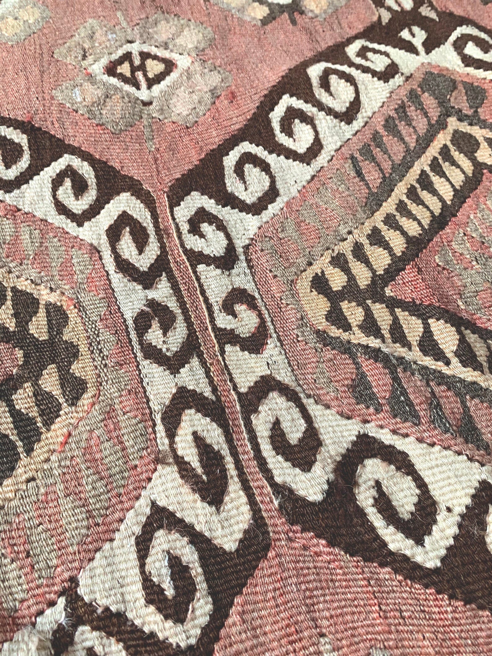 Vintage Kilim aus Mut/Südanatolien – handgewebter Teppich aus Wolle, 265 × 142 cm. Anatolian Soul No. 107