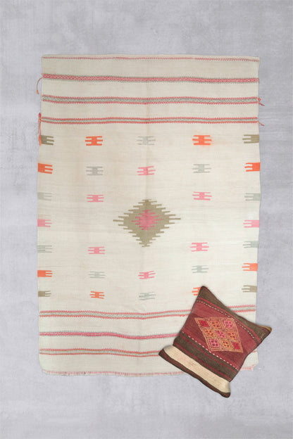 Vintage Afyon Kelim, ca. 182 x 128 cm.