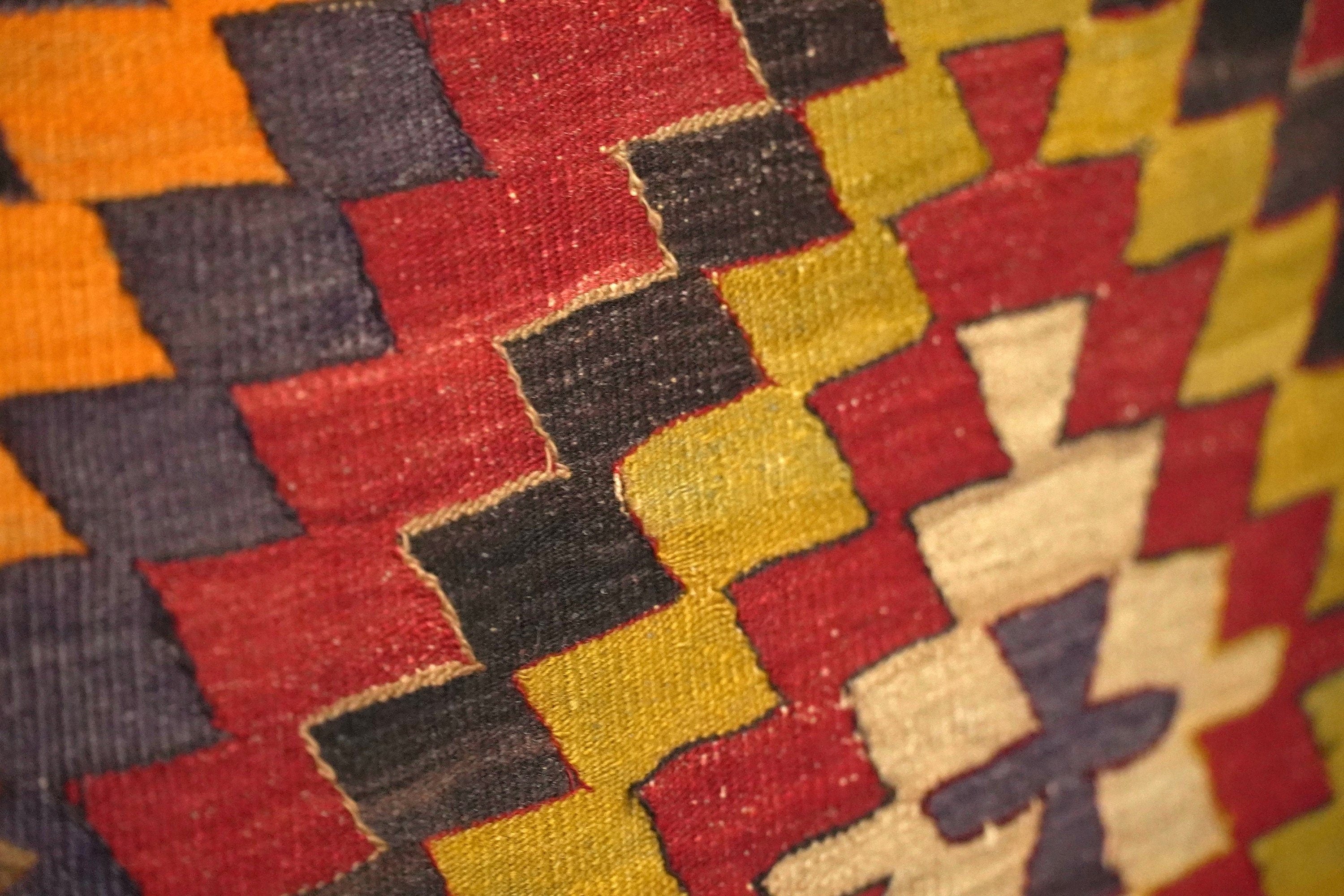 Kilim from Central Anatolia 400 x 155 cm. Wool.